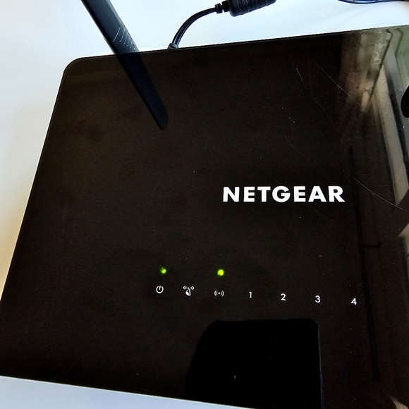 NETGEAR Wireless Desktop Access Point (WAC104) - WiFi Dual-Band AC1200 Speed - Picture 4 of 14